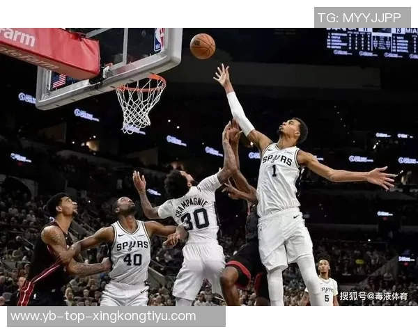 文班亚马半场表现抢眼8中4斩获15分5篮板3助攻1抢断4盖帽展现统治力 文班亚马半场表现抢眼8中4斩获15分5篮板3助攻1抢断4盖帽展现统治力