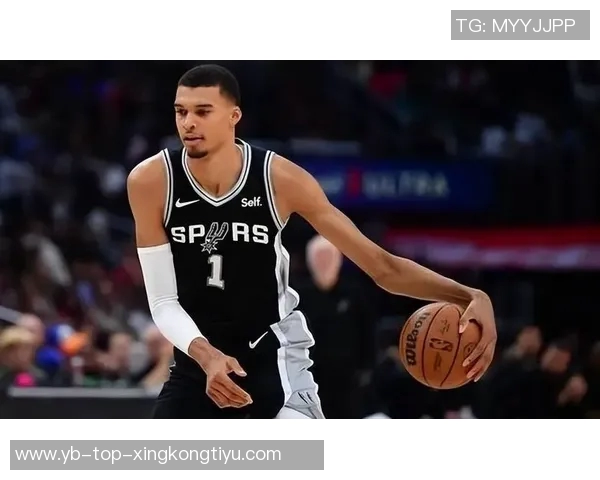 文班亚马半场表现起伏6分2板2帽5助攻却伴随4次失误 文班亚马半场表现起伏6分2板2帽5助攻却伴随4次失误