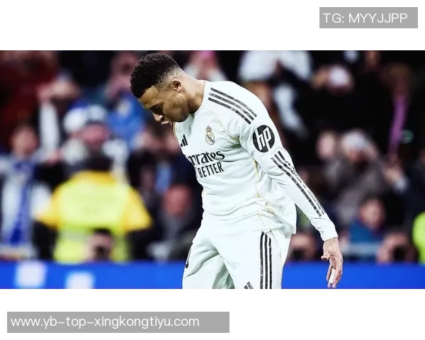 小姆巴佩绝平巴黎后模仿姆巴佩庆祝动作姆总在看台笑逐颜开